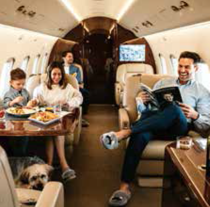 公务机内部用餐